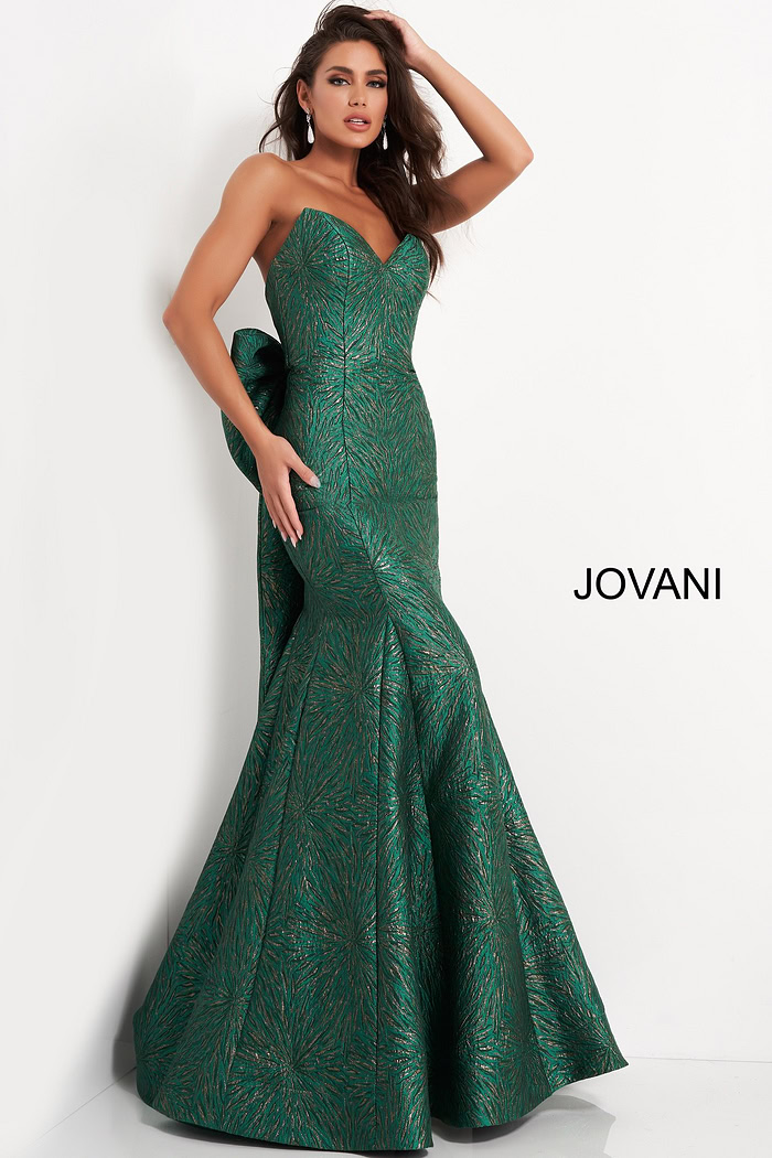 Model wearing Jovani 04158 green gown with mermaid silhouette and sweetheart neckline.