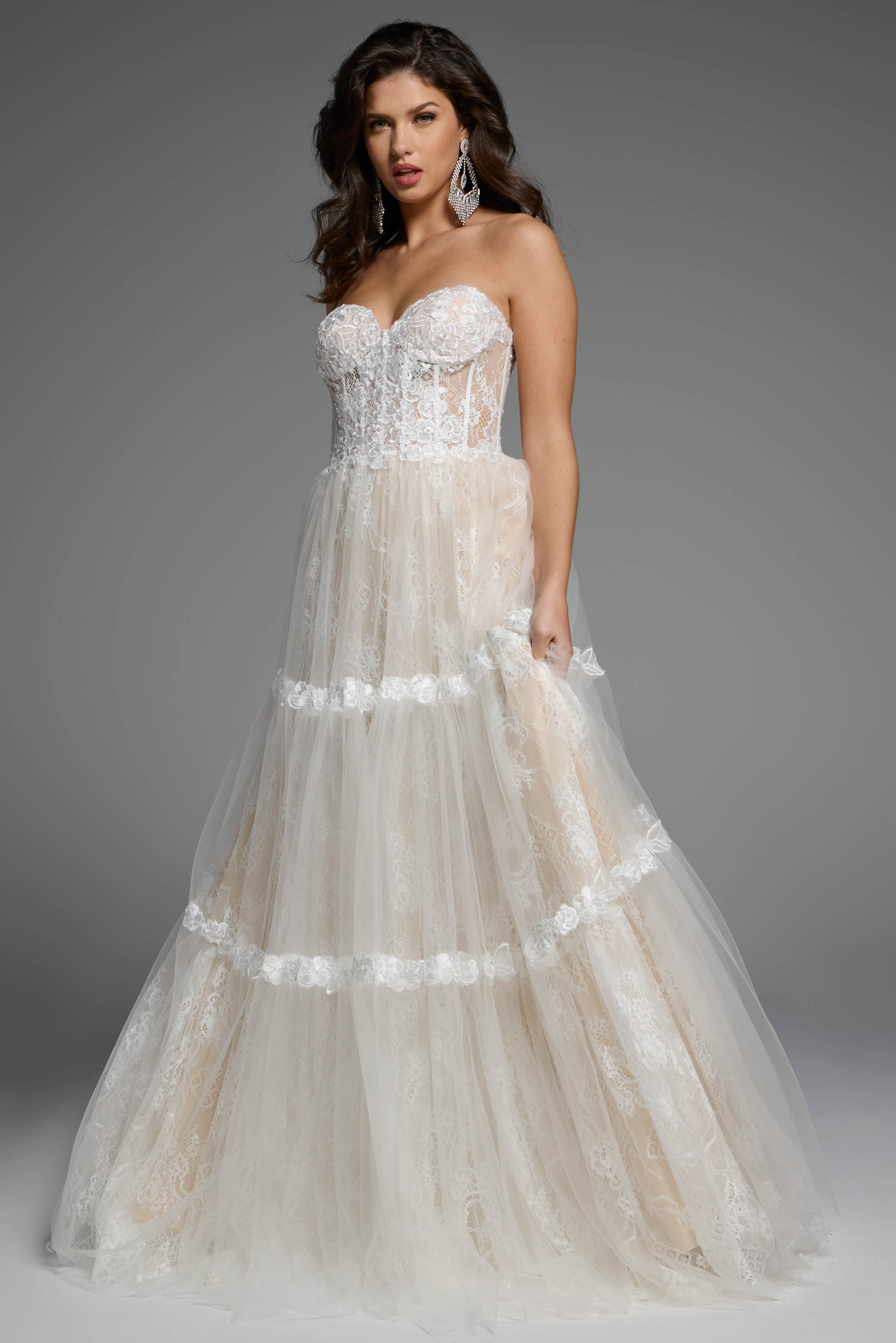Romantic Layered Tulle Wedding Dress With Sweetheart Neckline