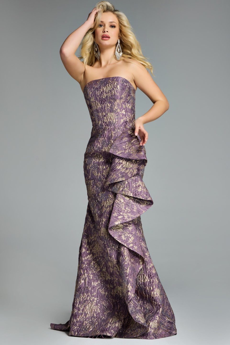Model wearing Jovani dress 41134.