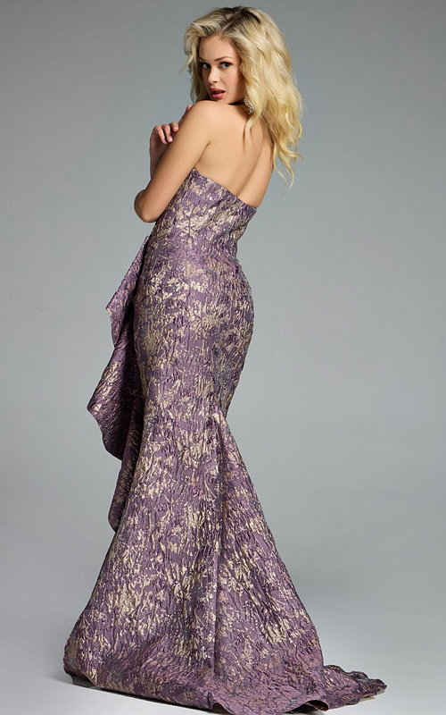 Model wearing Jovani dress 41134.