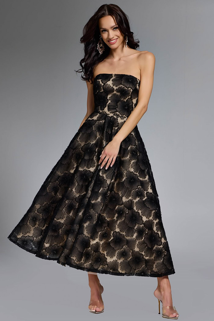 Model wearing Jovani dress 41187.