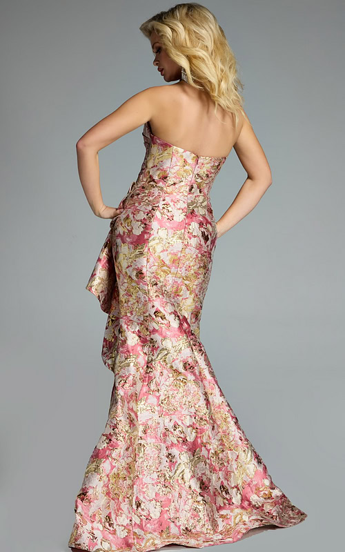 Model wearing Jovani dress 42927.