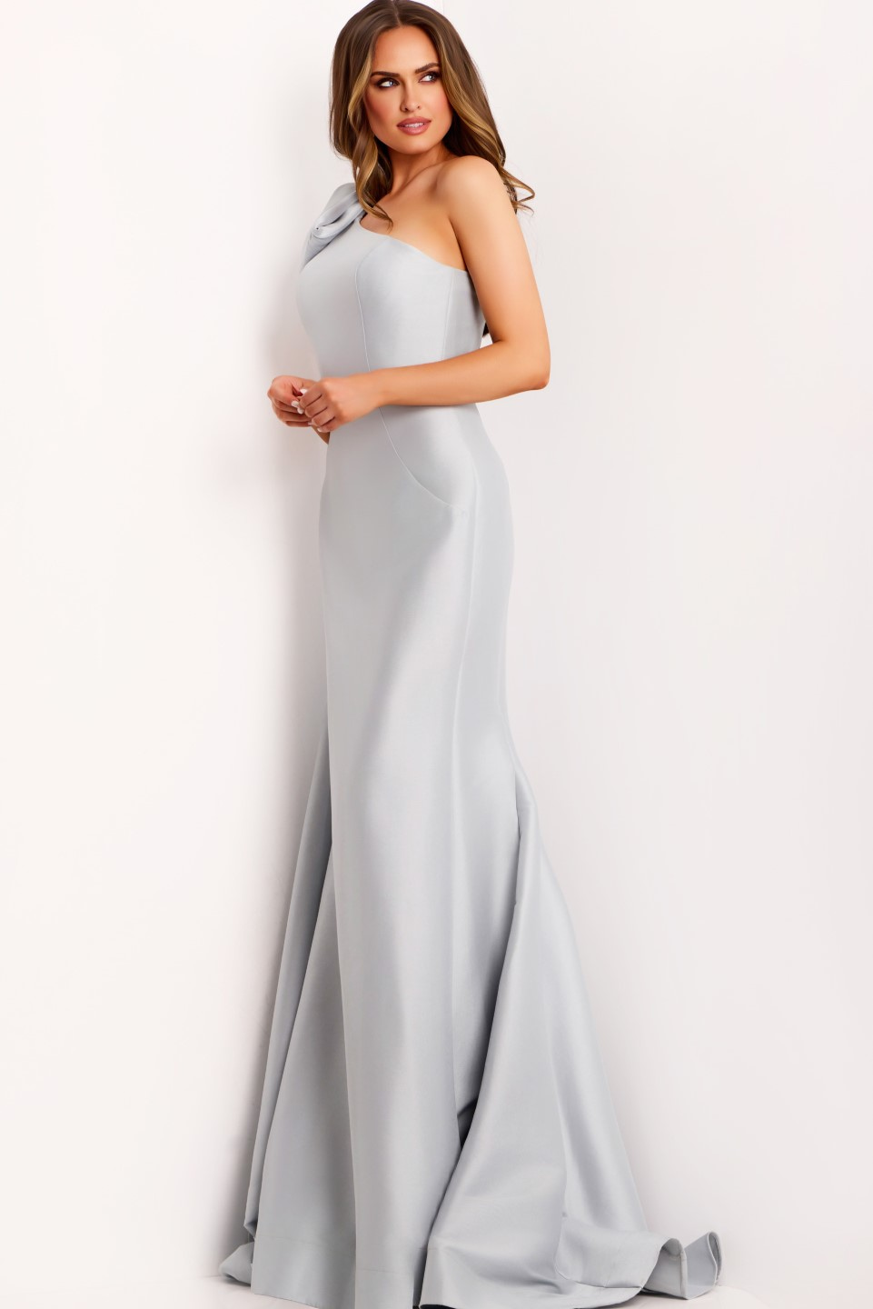 Model wearing Jovani dress 44176.