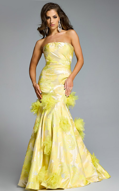 Model wearing Jovani dress 44351.