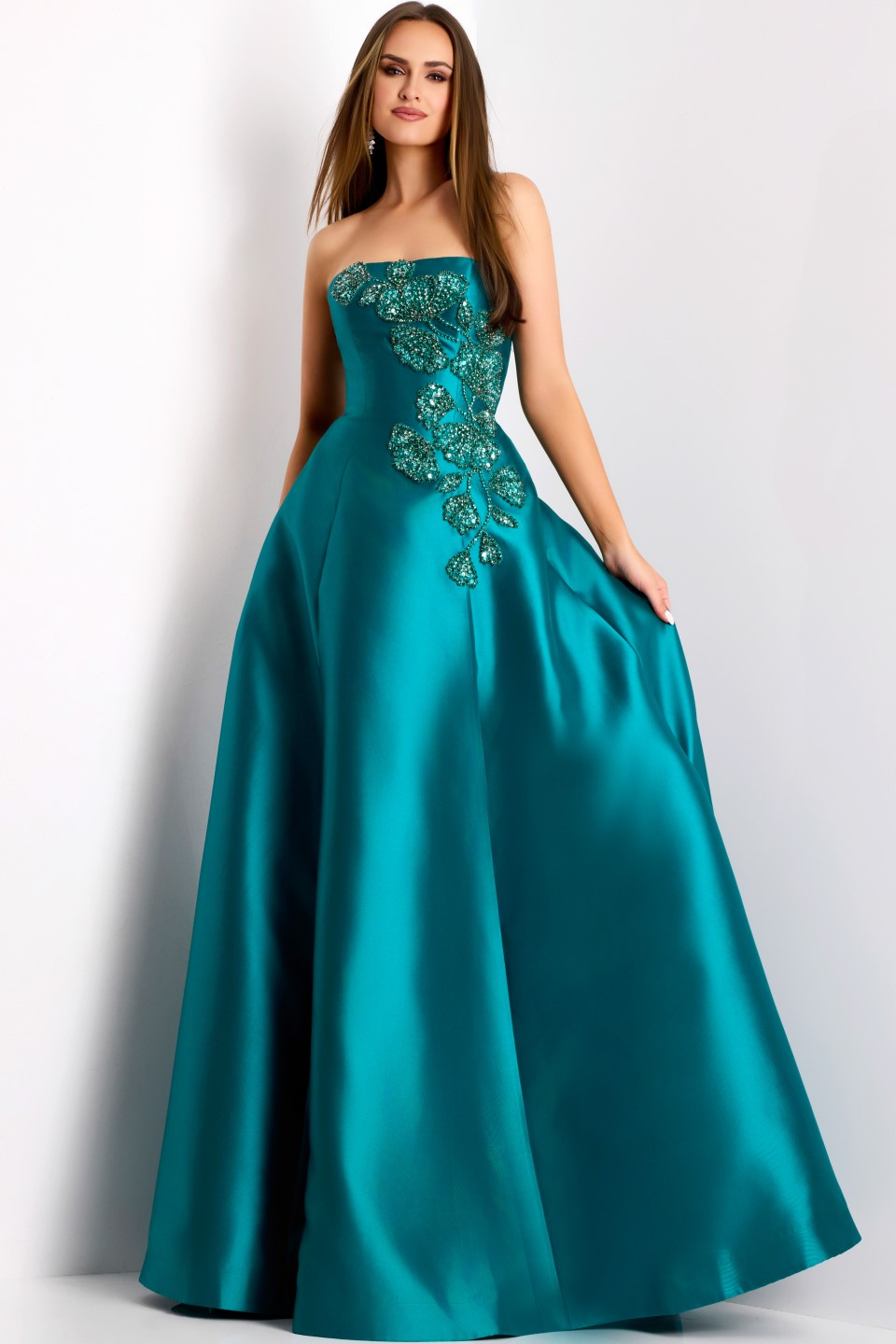 Model wearing Jovani dress 44352.