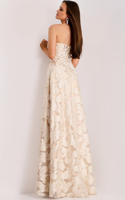 Model wearing Jovani dress 44370.