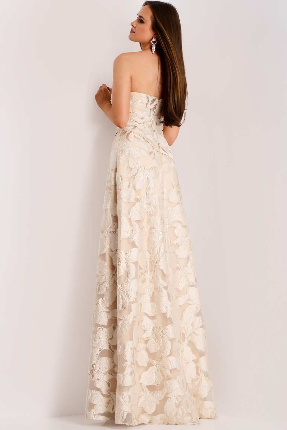Model wearing Jovani dress 44370.