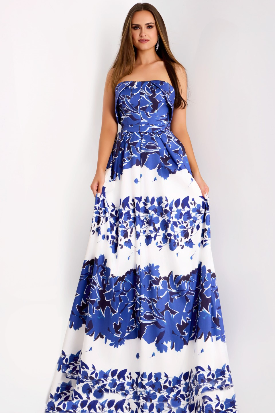 Model wearing Jovani dress 44720.