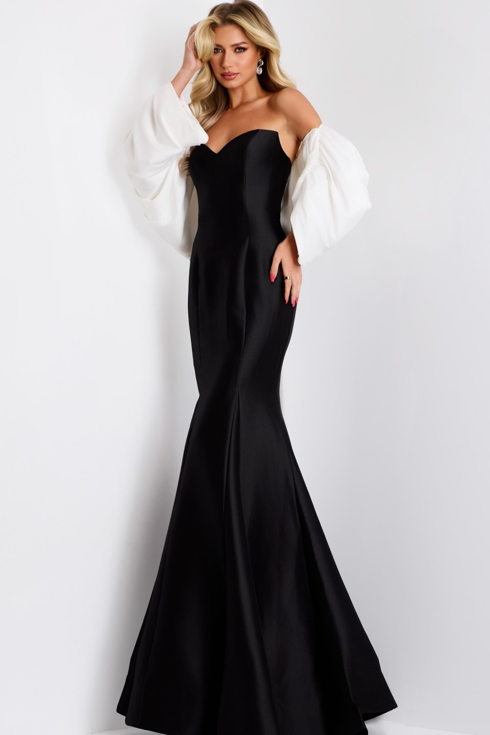 Model wearing Jovani dress 45358.