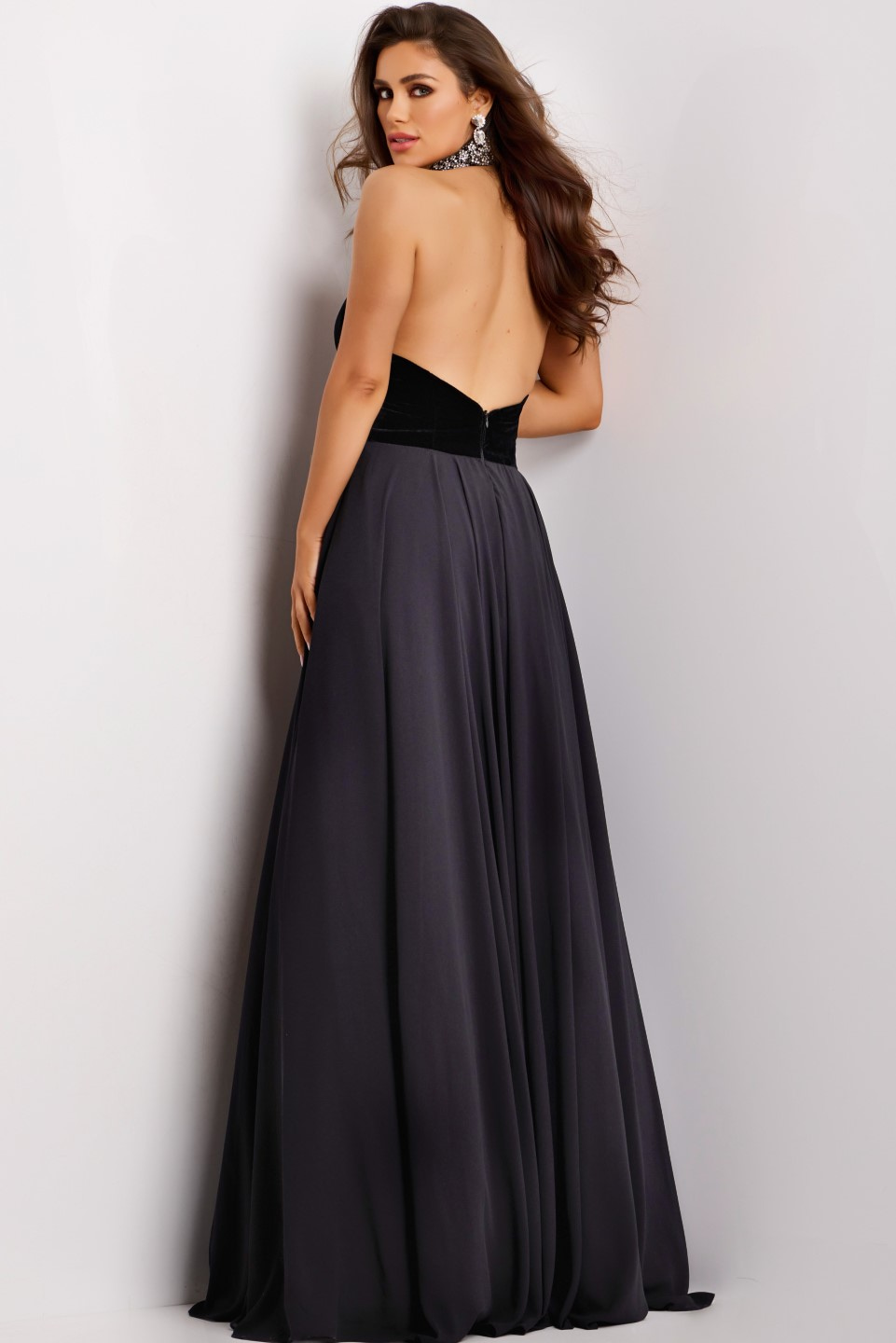 Model wearing Jovani dress 45367.
