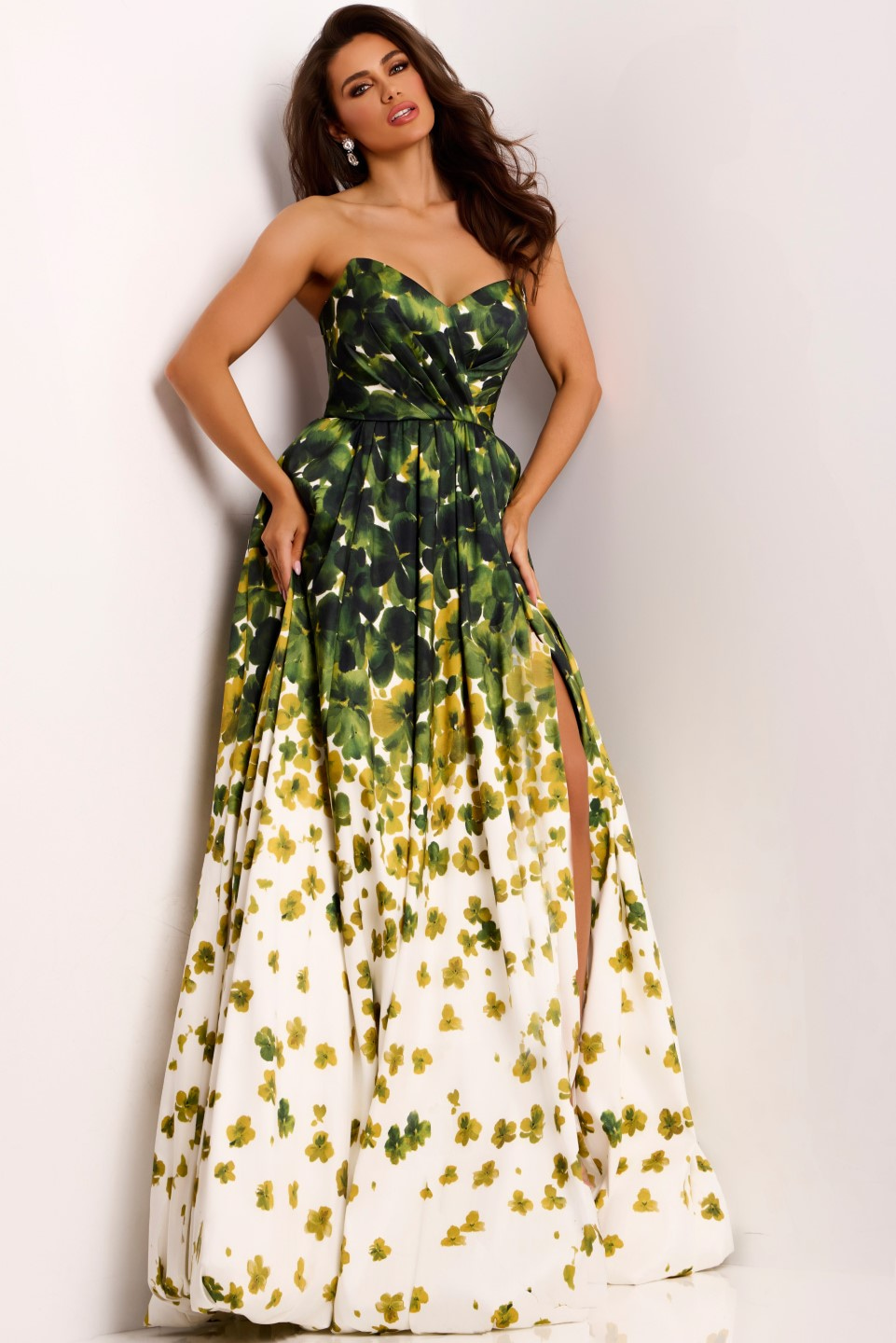 Model wearing Jovani dress 46723.