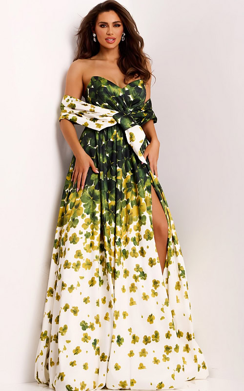Model wearing Jovani dress 46723.