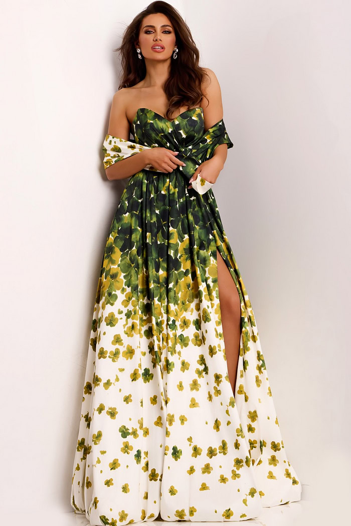 Model wearing Jovani dress 46723.
