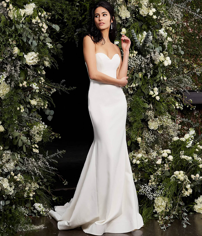 Front view of Jovani JB06912 ivory mermaid dress with sweetheart neckline.